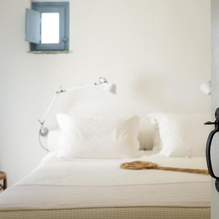 Mezzolovero Suites Kimolos Luaran gambar
