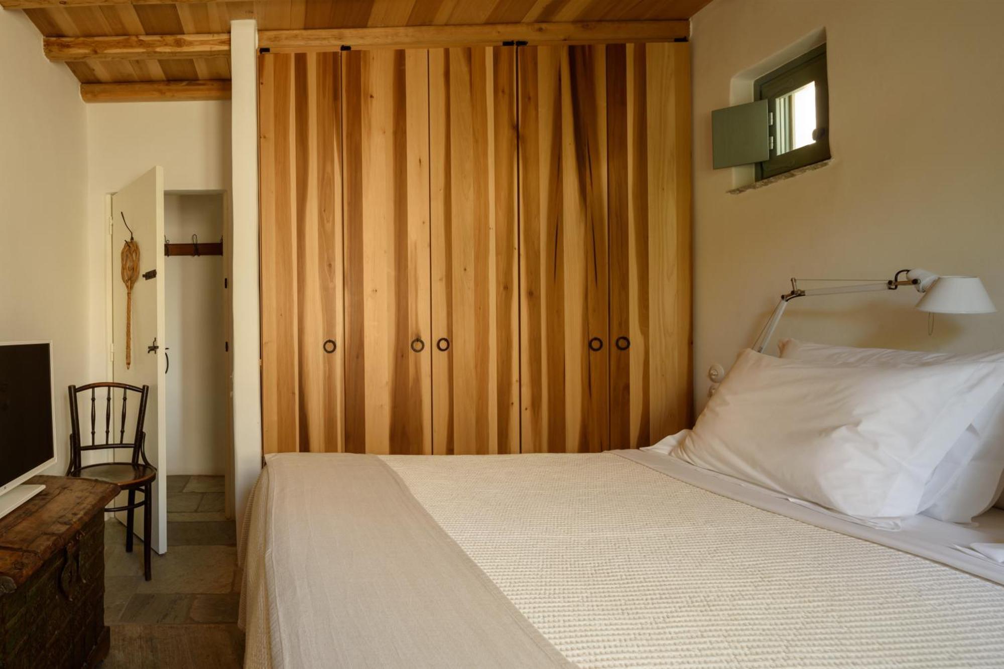 Mezzolovero Suites Kimolos Luaran gambar