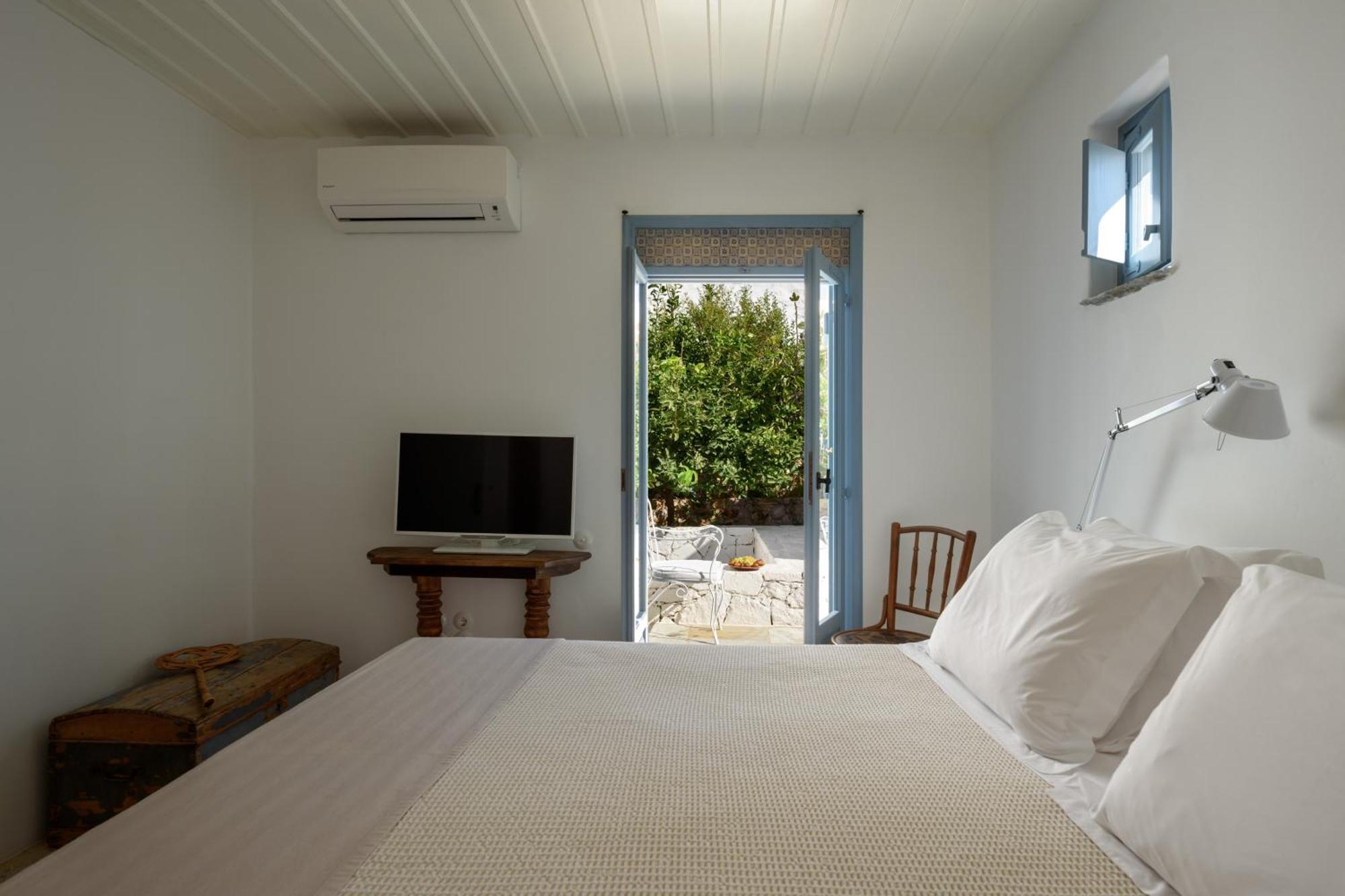 Mezzolovero Suites Kimolos Luaran gambar