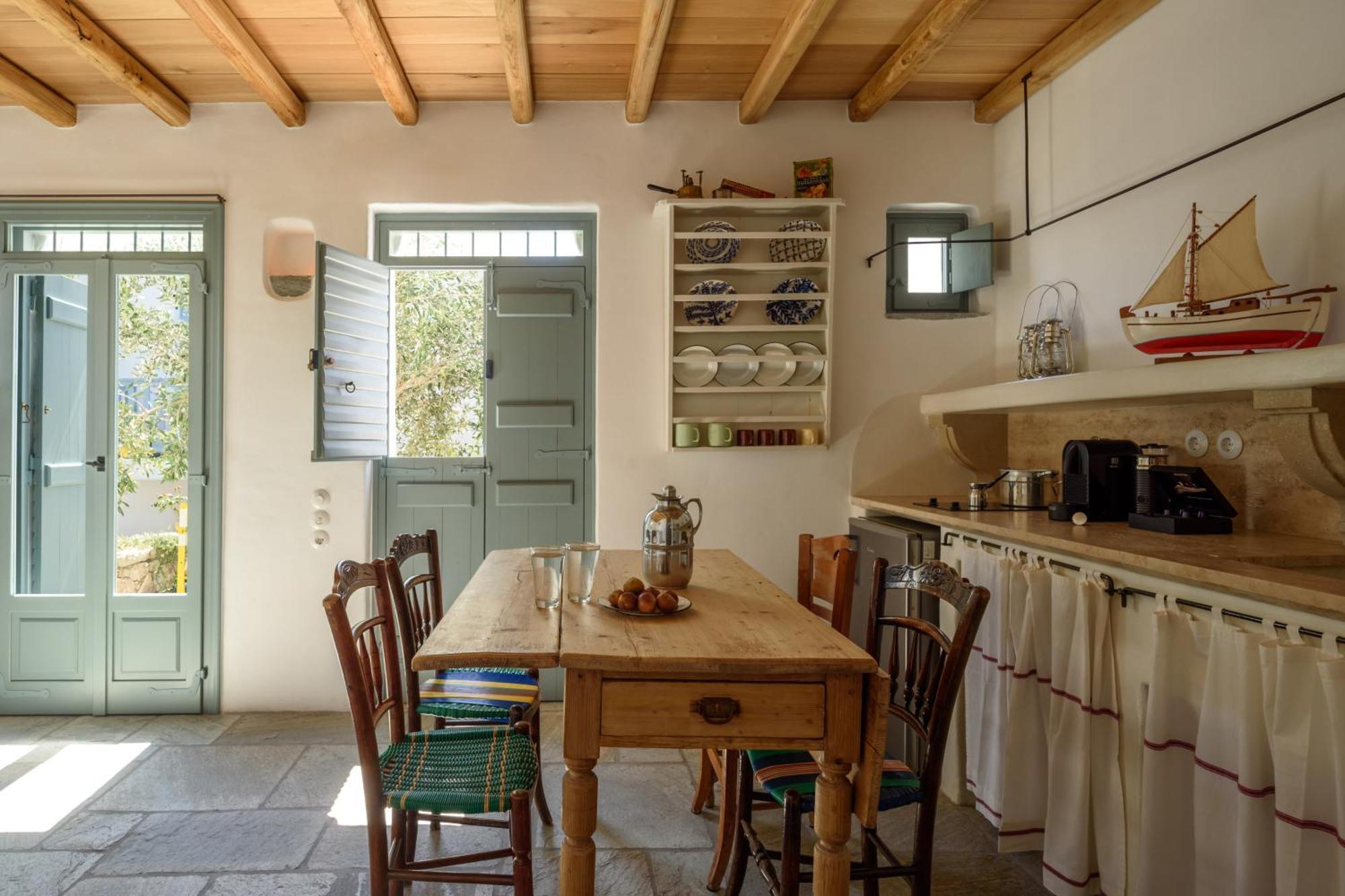 Mezzolovero Suites Kimolos Luaran gambar