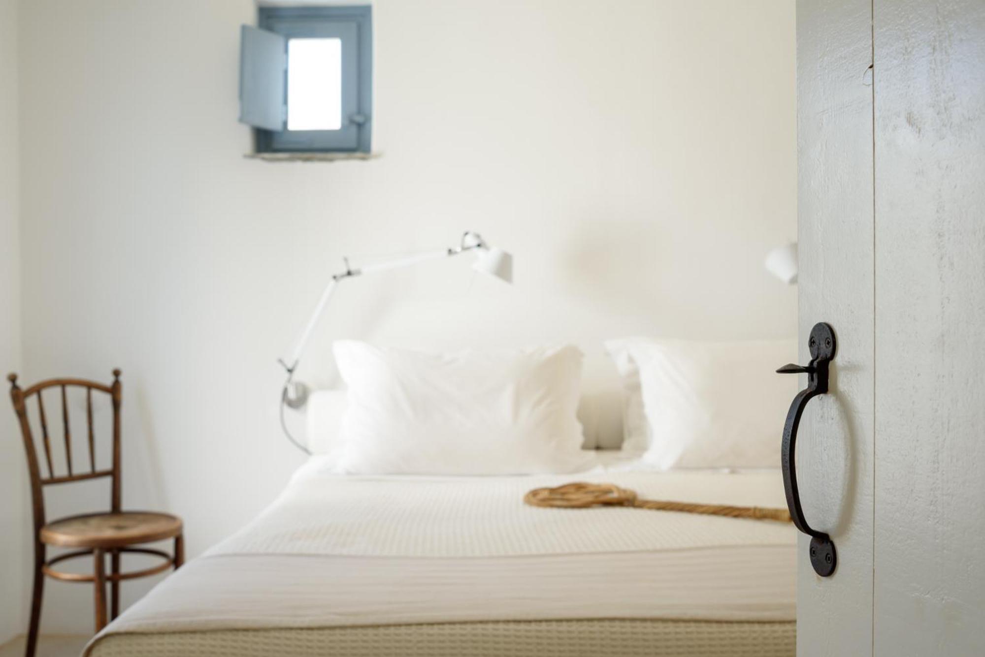 Mezzolovero Suites Kimolos Luaran gambar