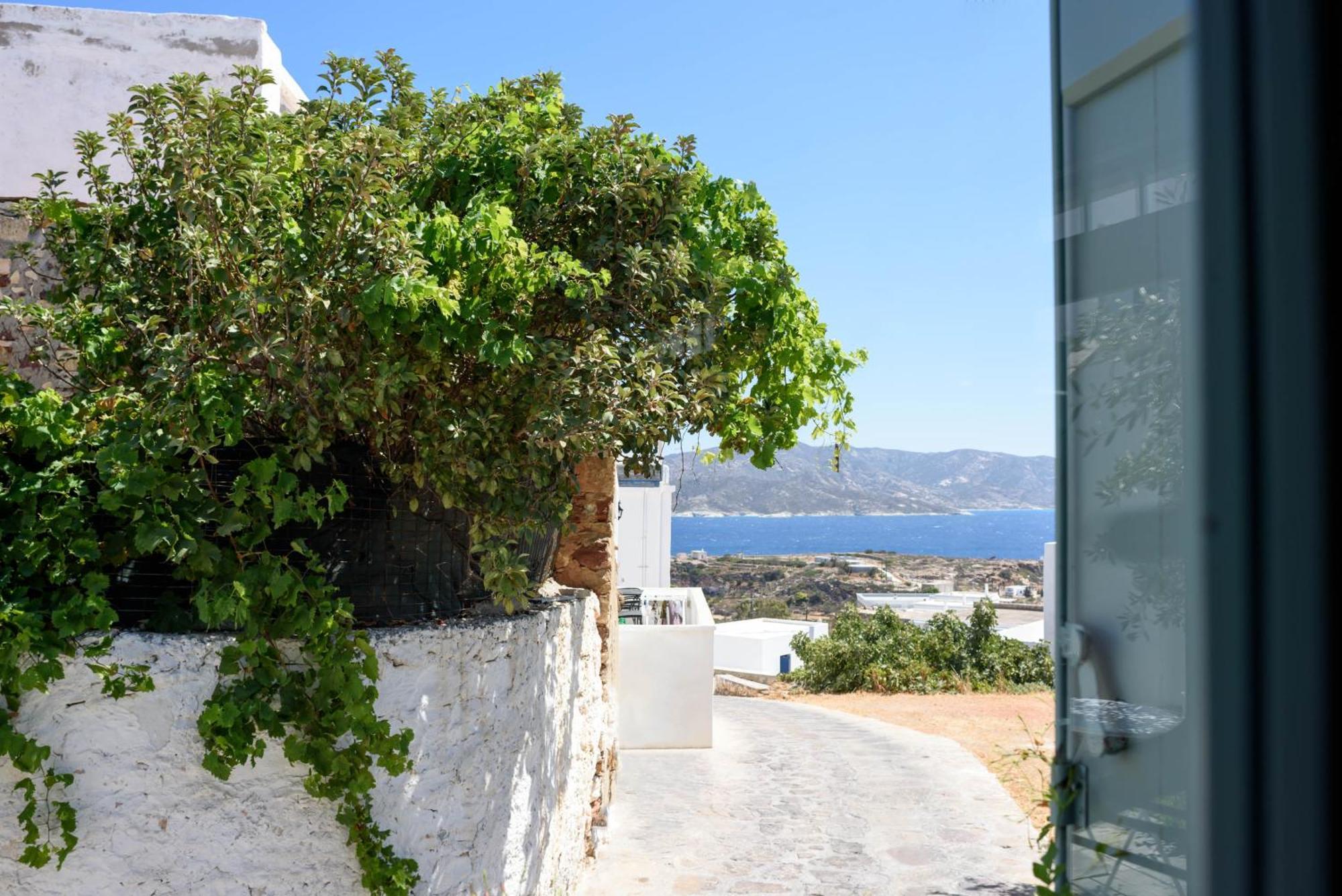 Mezzolovero Suites Kimolos Bilik gambar