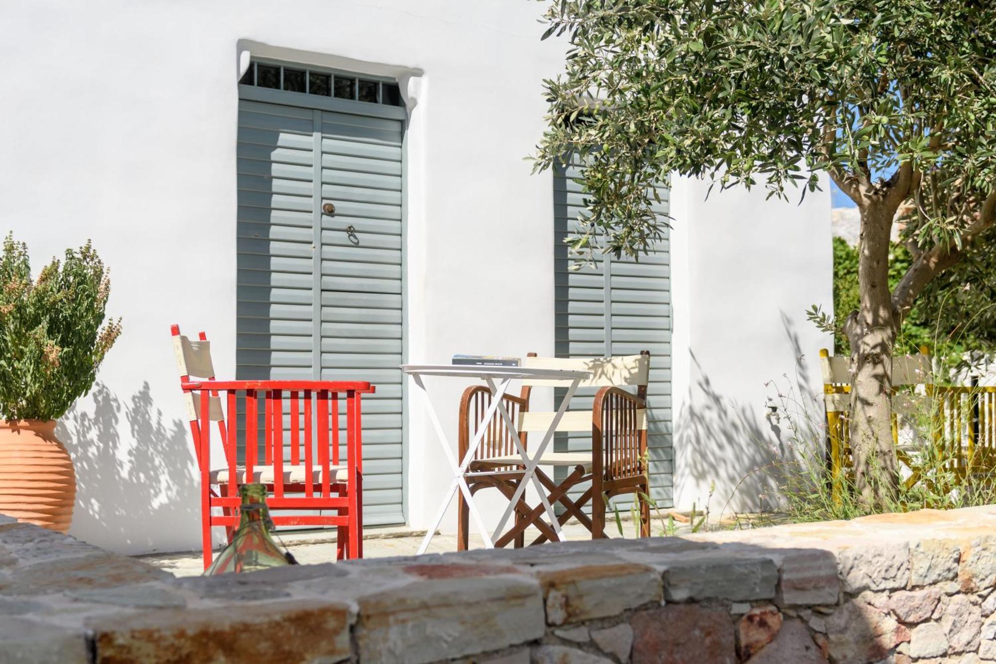 Mezzolovero Suites Kimolos Luaran gambar