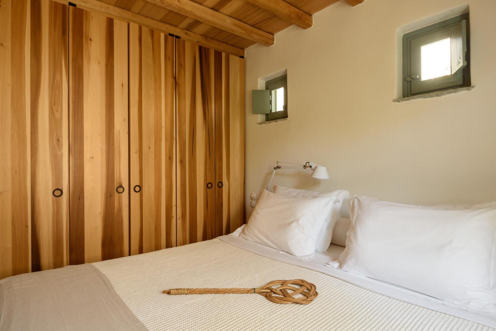 Mezzolovero Suites Kimolos Luaran gambar