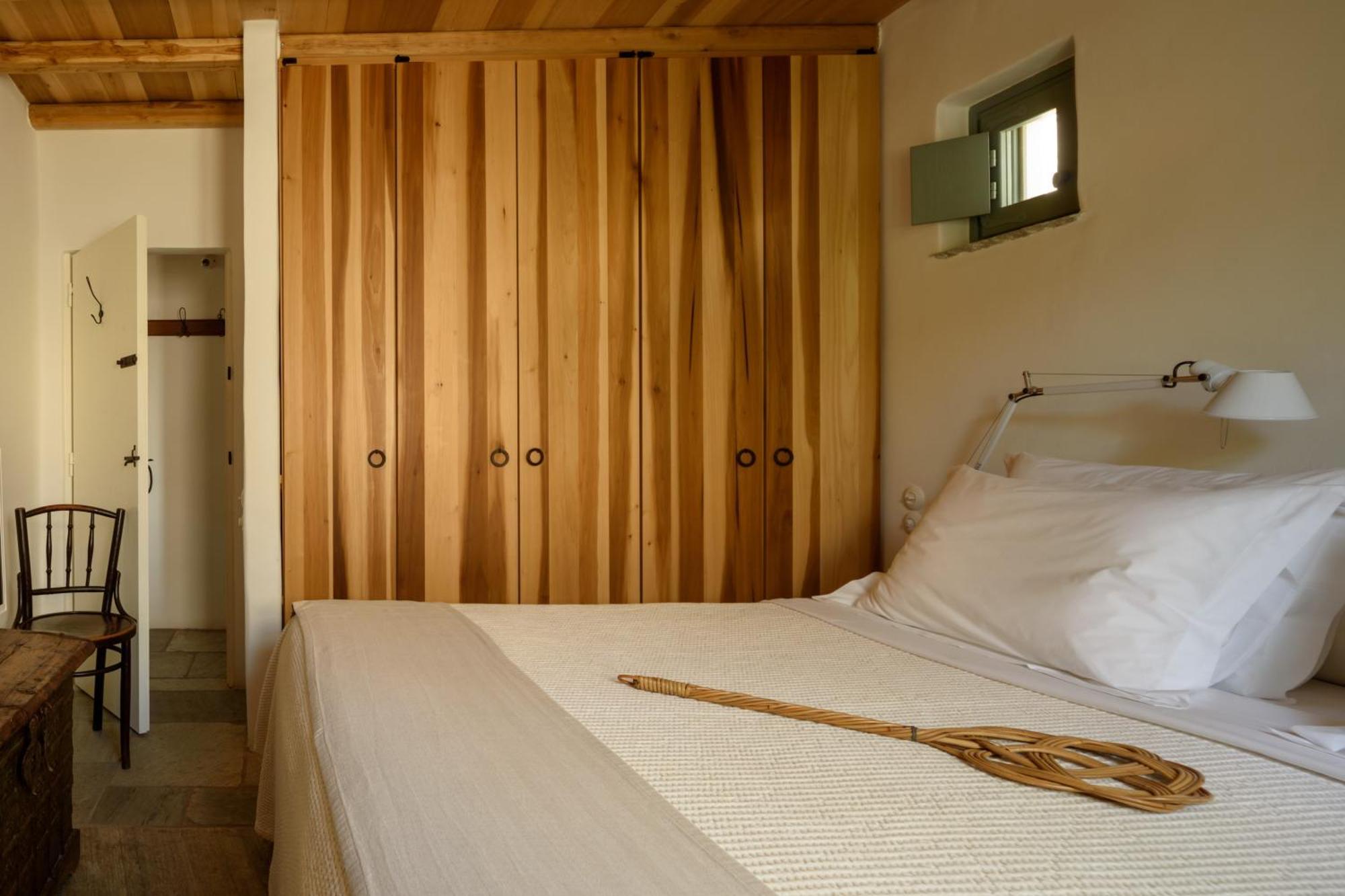 Mezzolovero Suites Kimolos Luaran gambar