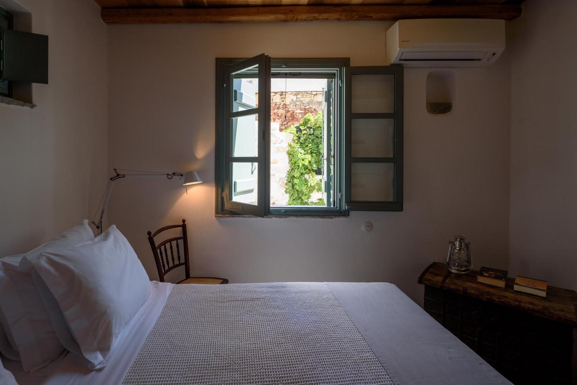Mezzolovero Suites Kimolos Luaran gambar