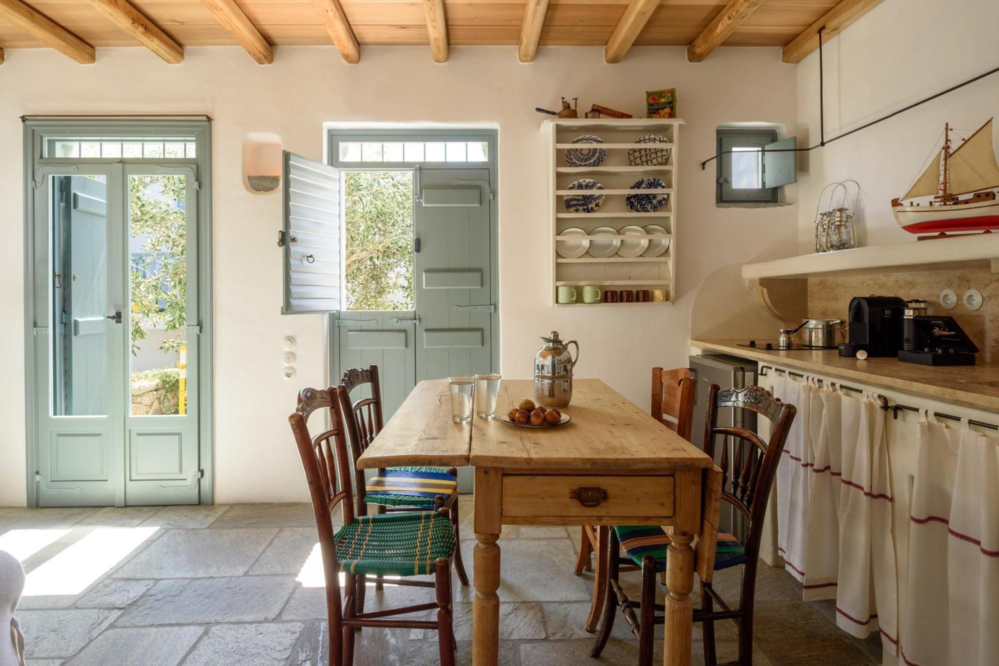 Mezzolovero Suites Kimolos Luaran gambar