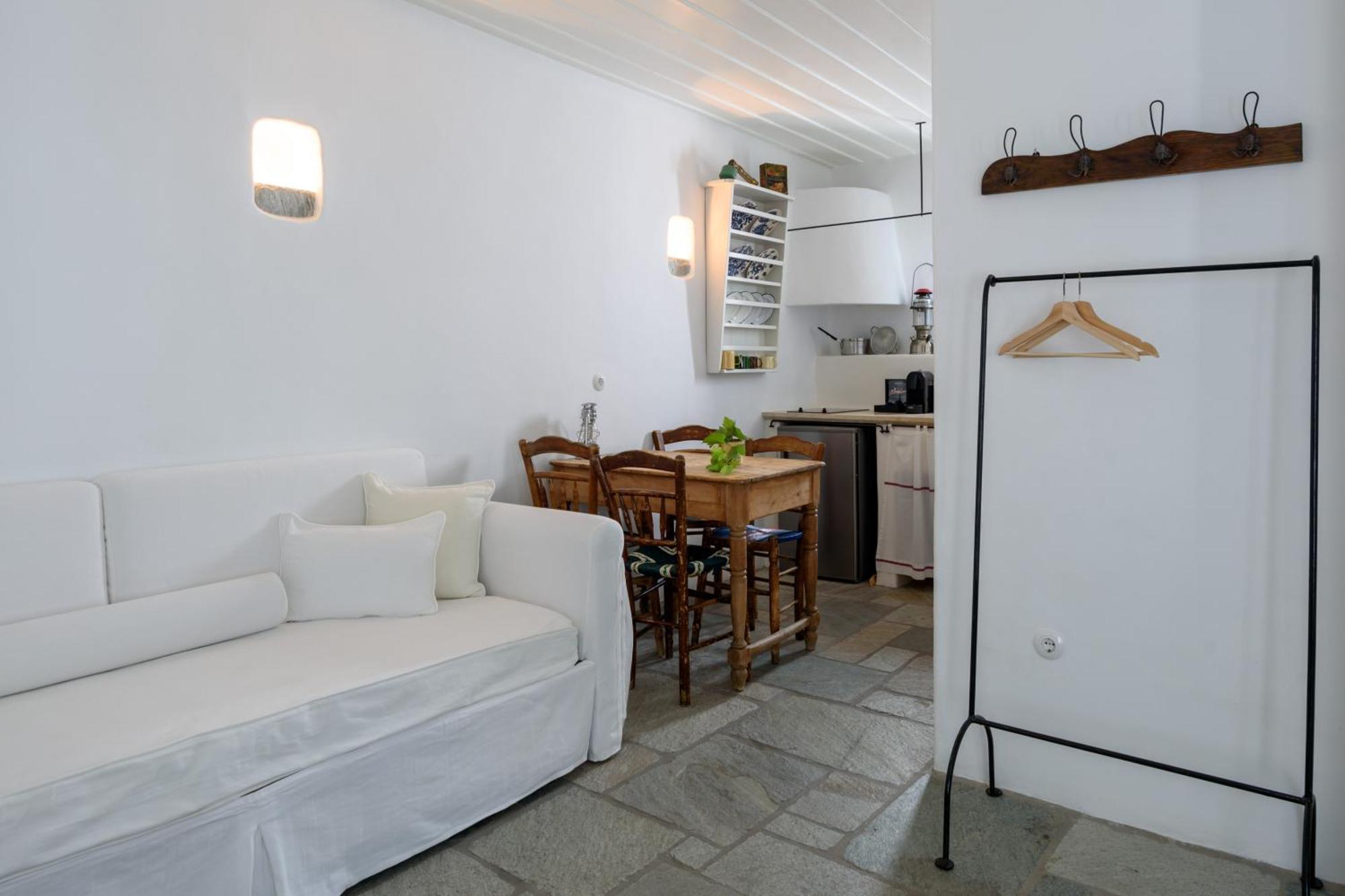 Mezzolovero Suites Kimolos Luaran gambar