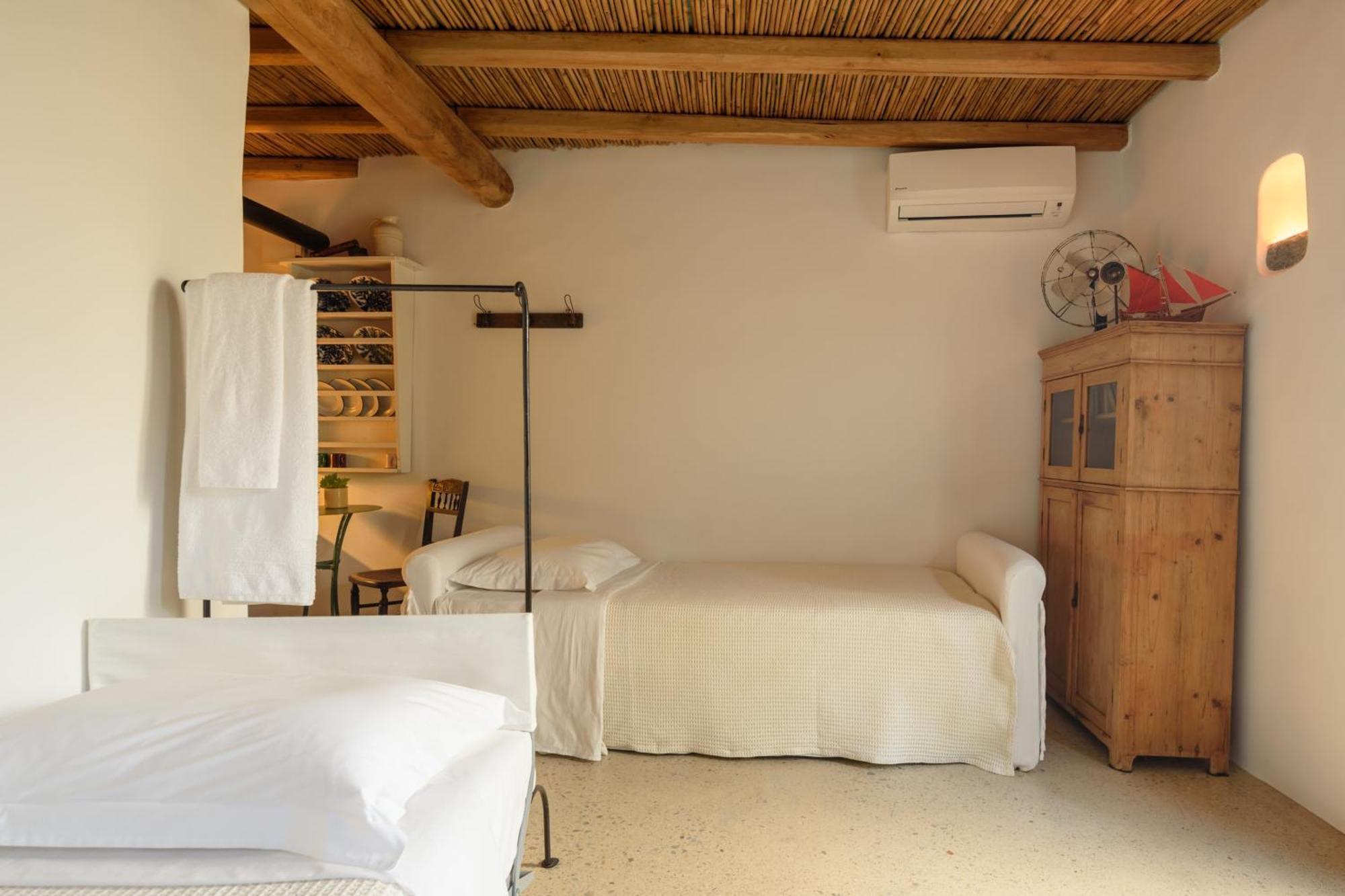 Mezzolovero Suites Kimolos Luaran gambar