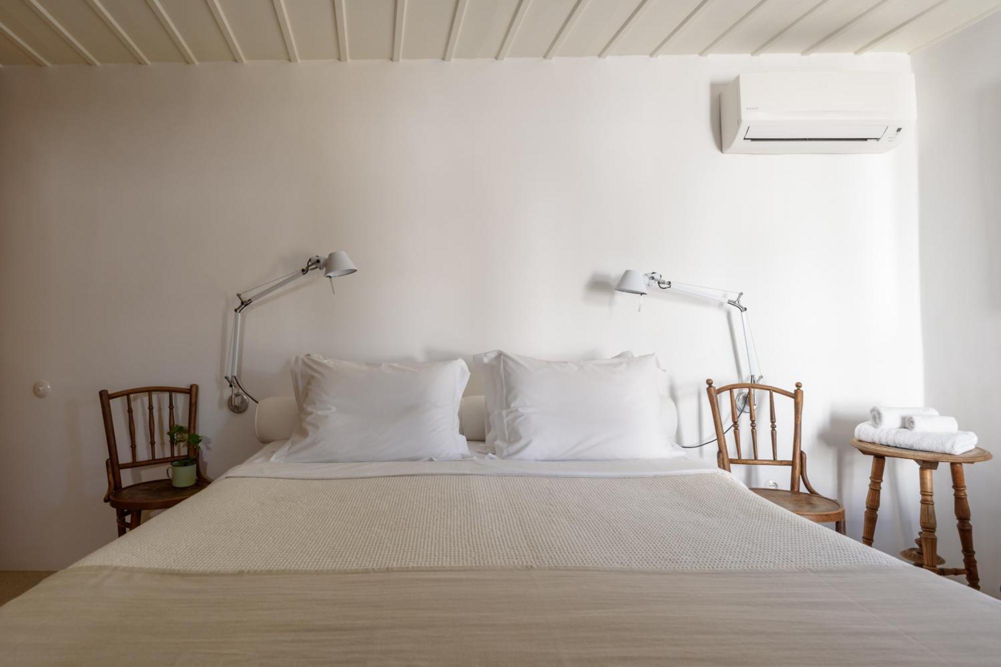 Mezzolovero Suites Kimolos Luaran gambar
