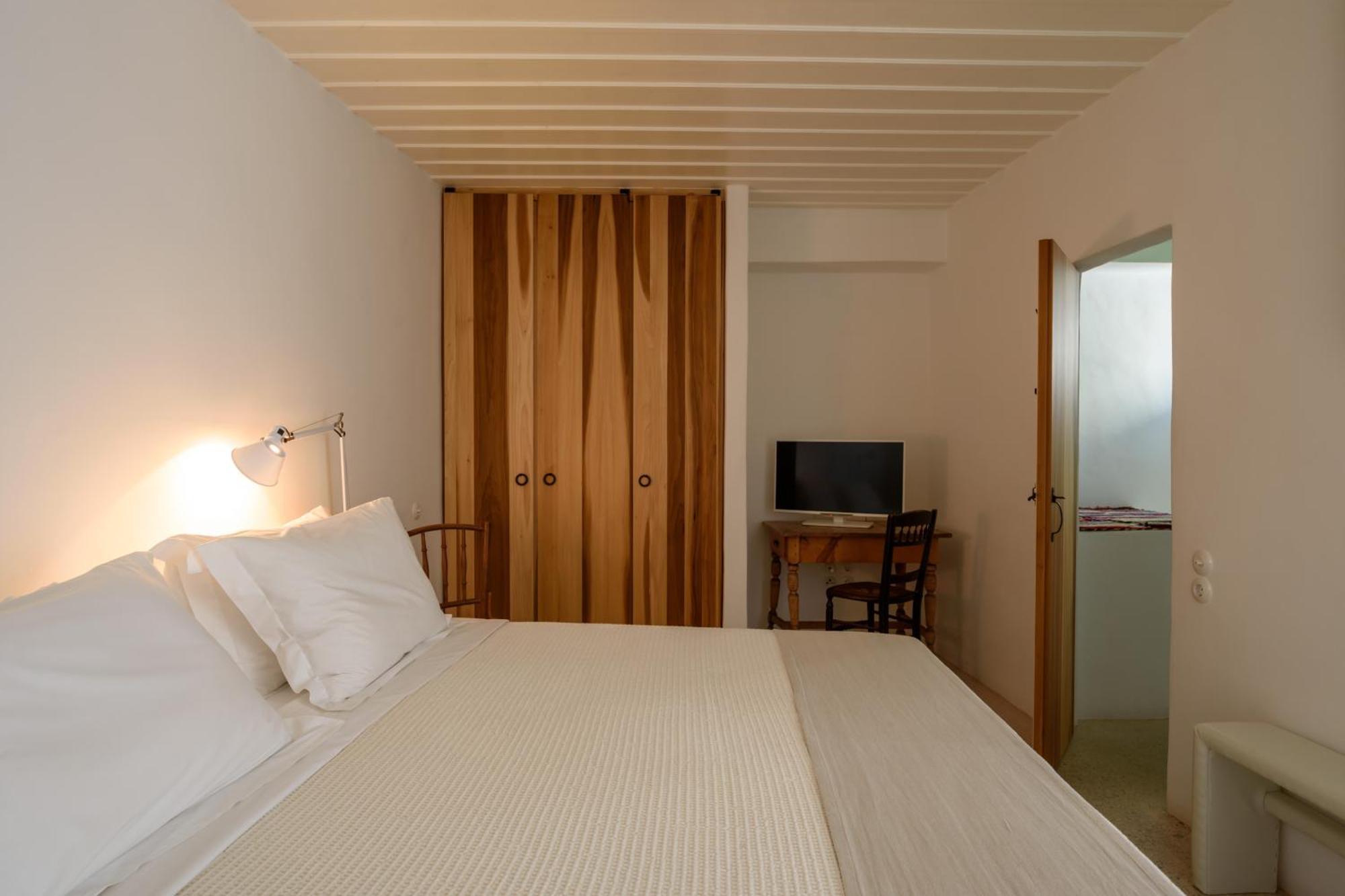 Mezzolovero Suites Kimolos Luaran gambar