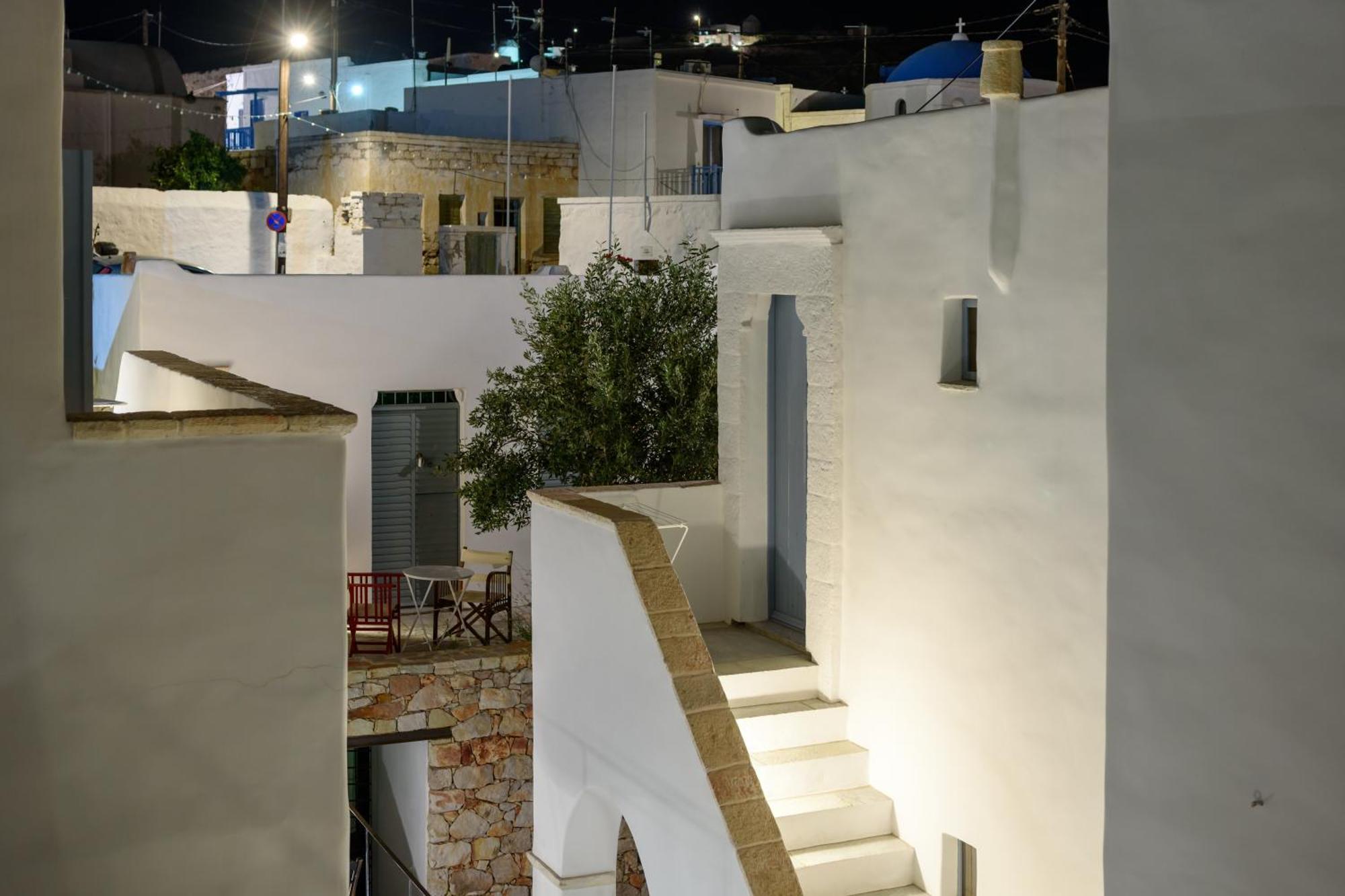 Mezzolovero Suites Kimolos Luaran gambar